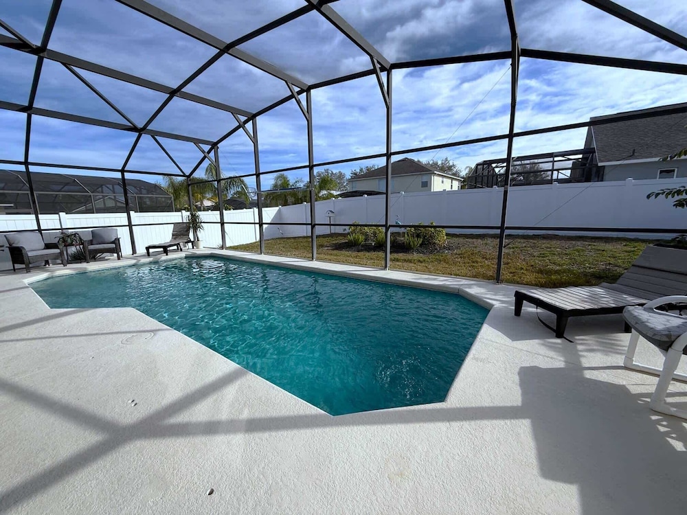 Spacious 5-bedroom Pool Villa in Southern Dunes