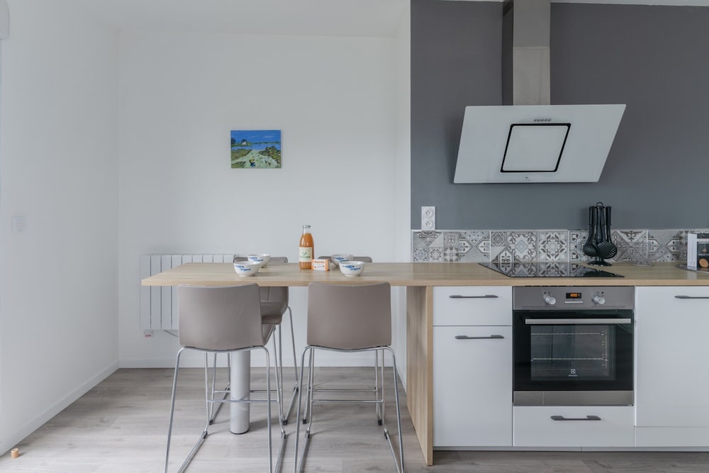 Apartment in Ploudalmezeau Near Treompan Beach