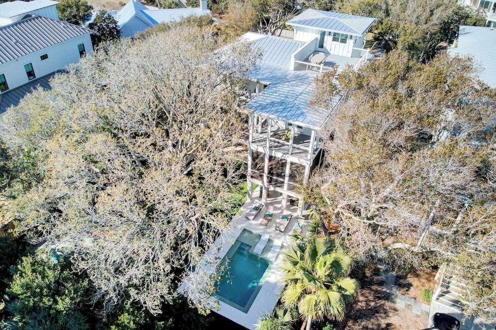 Walk to the Beach + Private Pool, Rooftop Terrace, Balcony 3602 Cameron