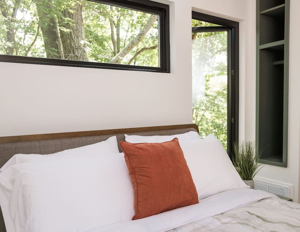 Two Modern Tiny Homes 4 Mile Drive to DT w Hot Tub Haus 50 43