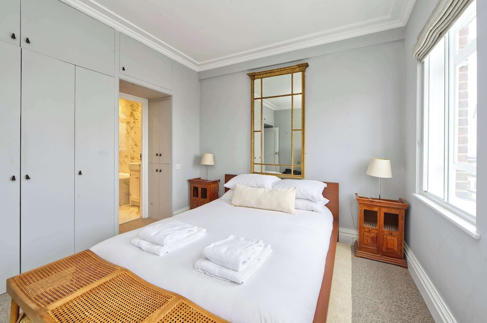 Large 1 Bedroom Apartment - Chelsea