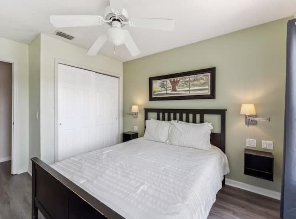 Beautiful Townhome at Lake Barkley With Pool View!