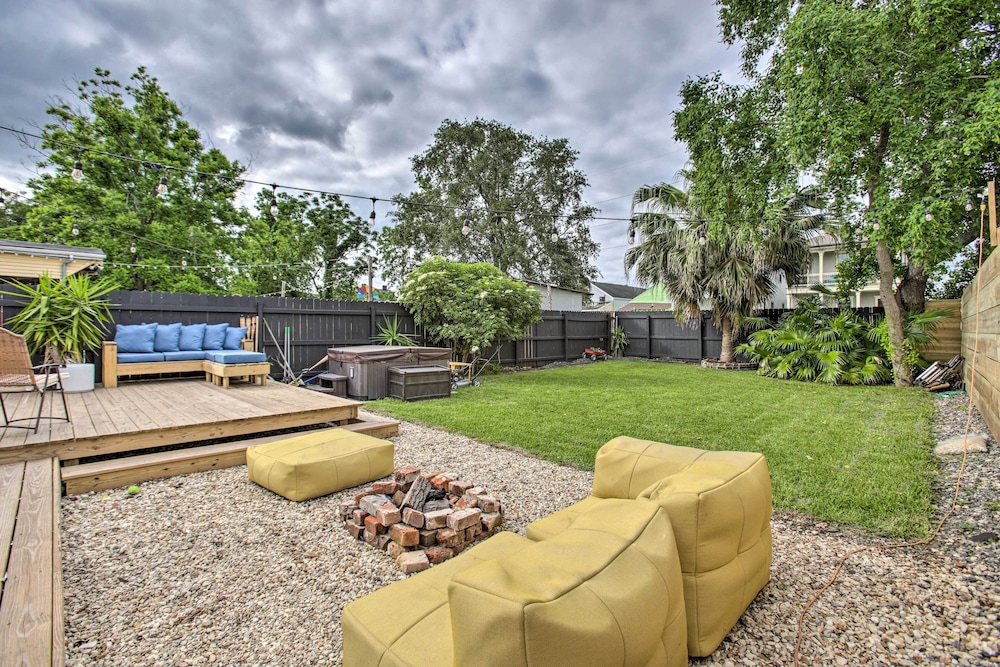 Chic New Orleans Gem w/ Deck: Walk to Cafes!