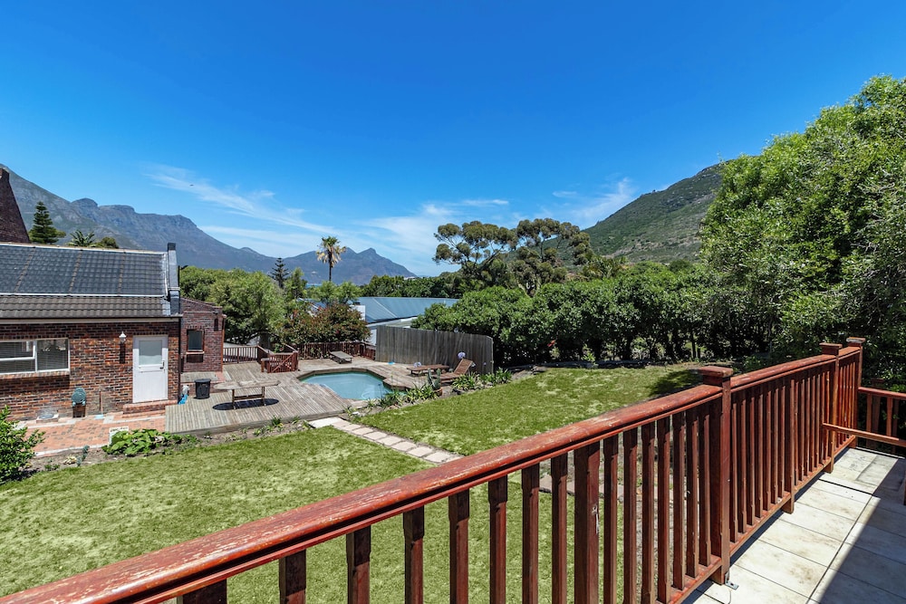 Room in Guest Room - Garden Cottage, Houtbay, Cape Town, South Africa