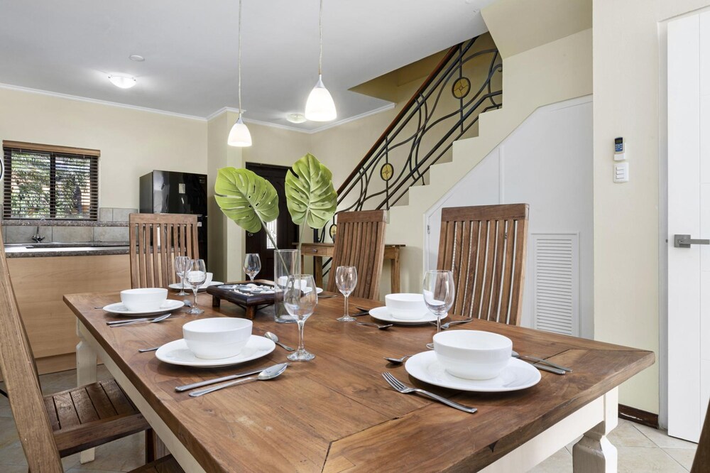 2br3ba Townhome Gold Coast Pool Tennis Gym