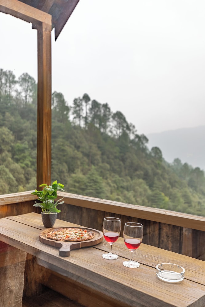 Alaya Stays Suro Woodcrest Chalet