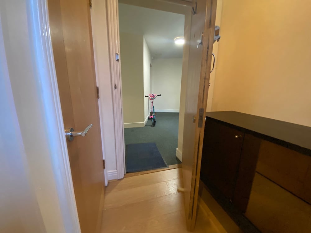 2 Bed Flat - Sleeps 4 - Parking - Wifi