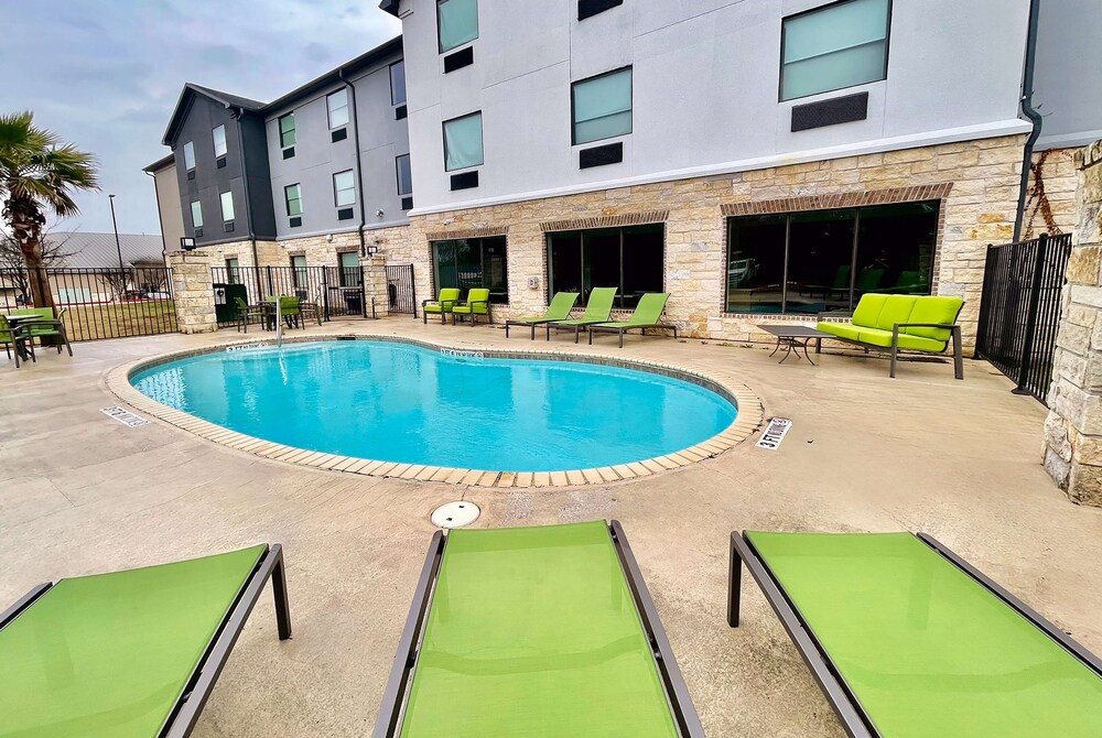 Hawthorn Extended Stay by Wyndham College Station South