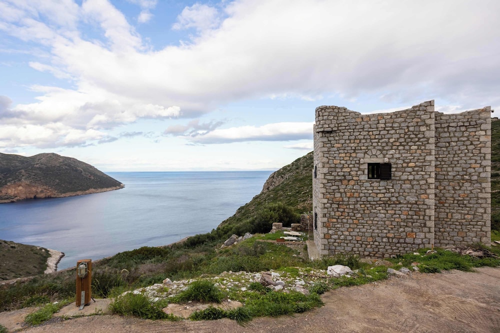 Taenarioum Antico - Mani Stone Tower With Sea View