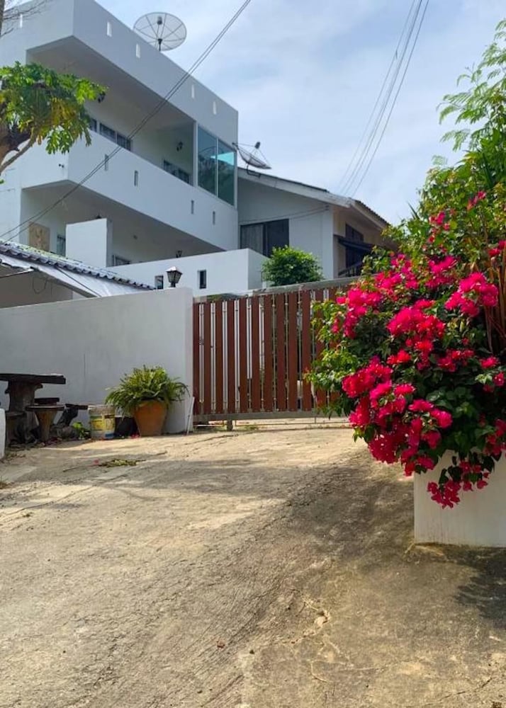Family Pool Villa Happi near Yanui Beach