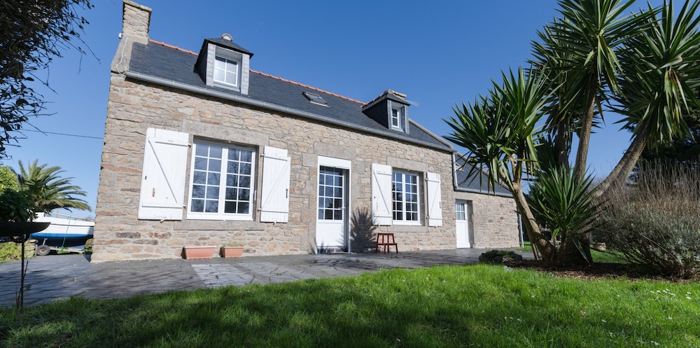 House in Landunvez Near Plage de Penfoul