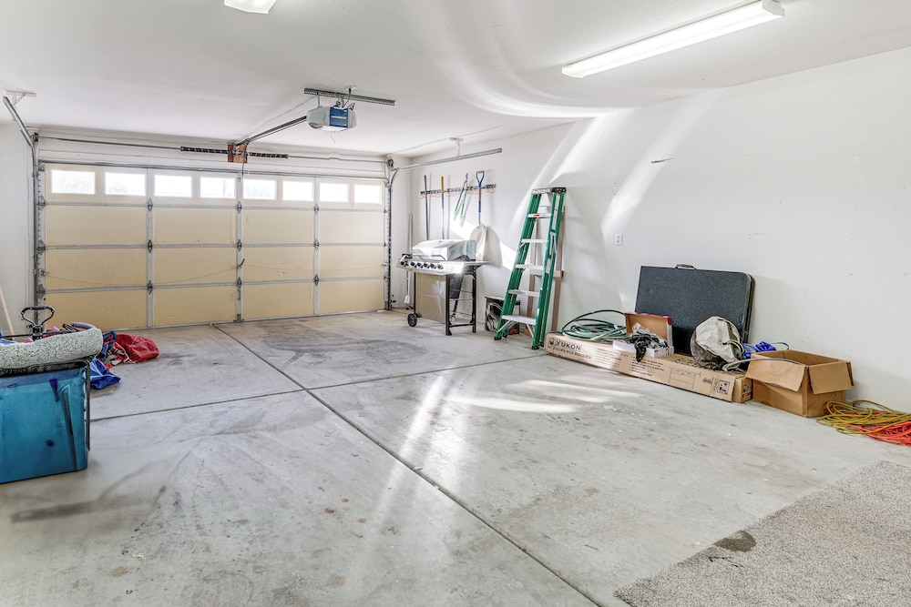 3 Mi to London Bridge: Home w/ Patio & Grill!