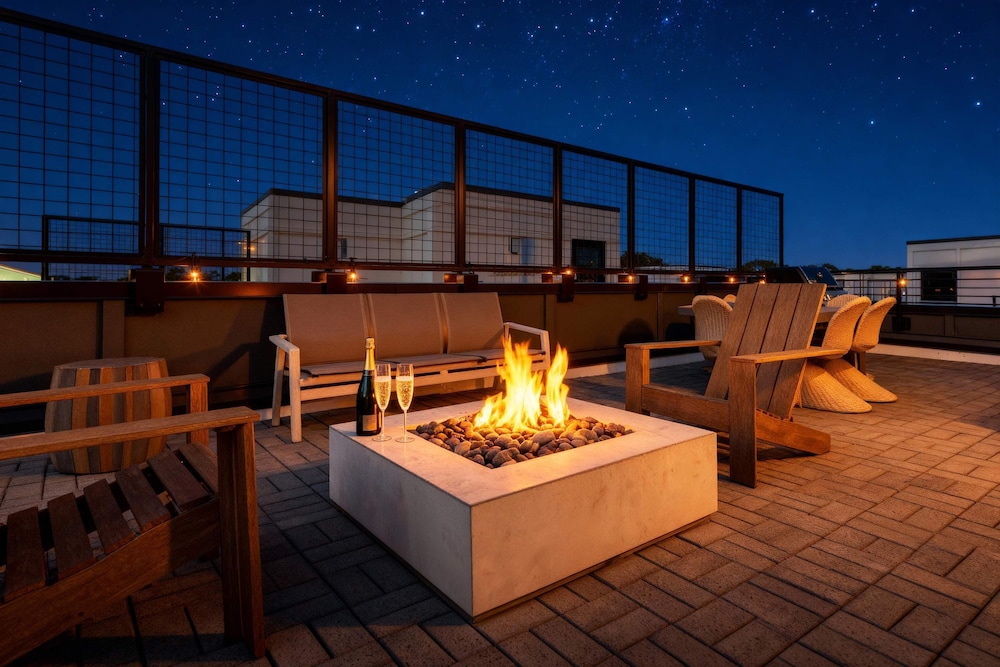 Rooftop Fire Pit Skyline Views Near Broadway