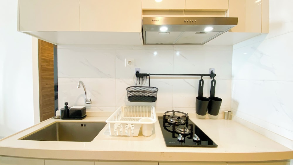 Luxury 2Br With Working Room At Sky House Bsd Apartment