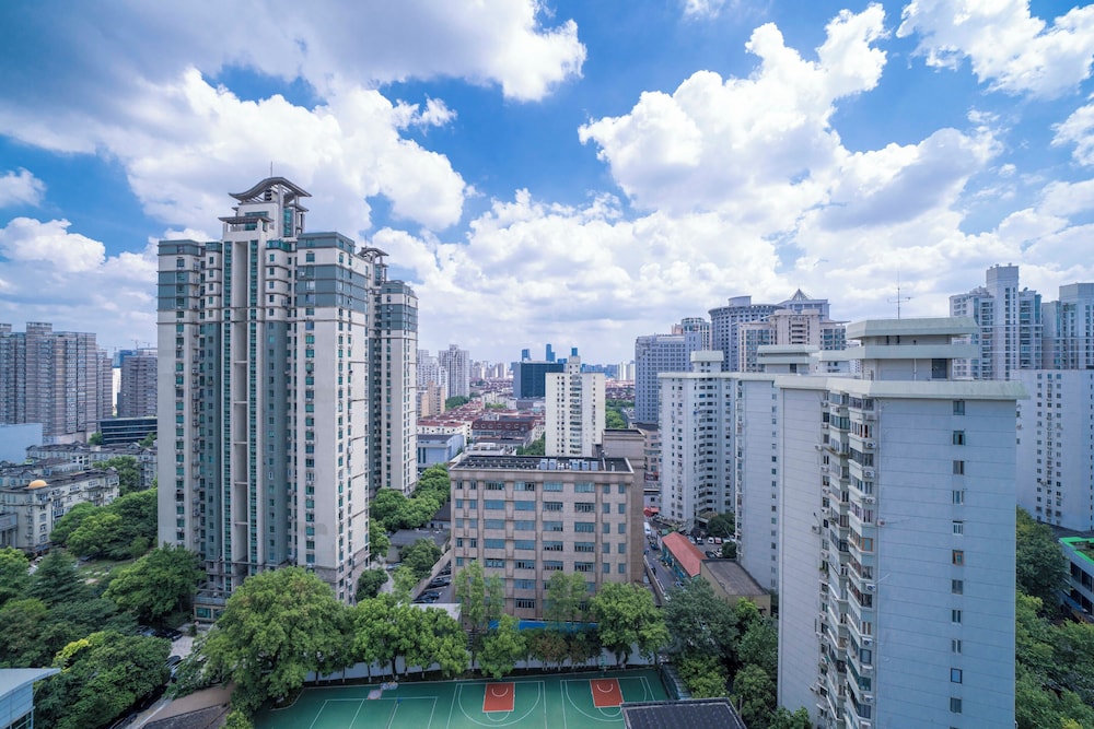 Tyms Stylish 2BR 1BA Apt Xujiahui Metro
