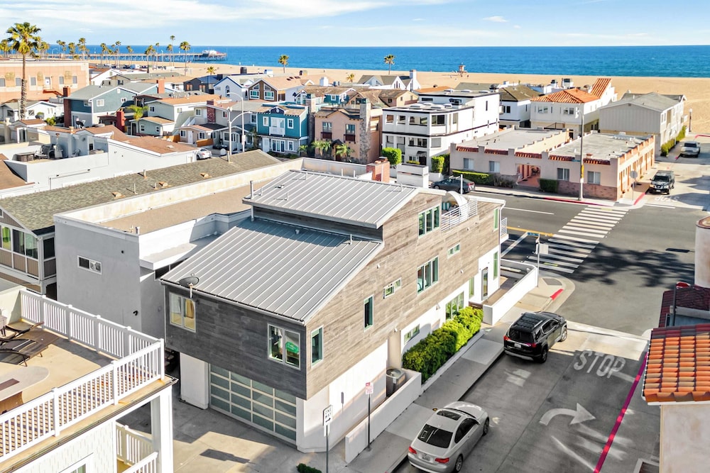 200 East Balboa Oceanview Rooftop Steps to Sand, Pier, Boardwalk & Dining