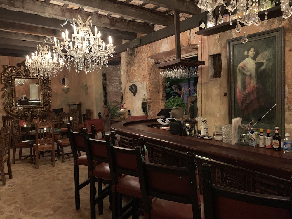 The Gallery Inn - Property Image 1