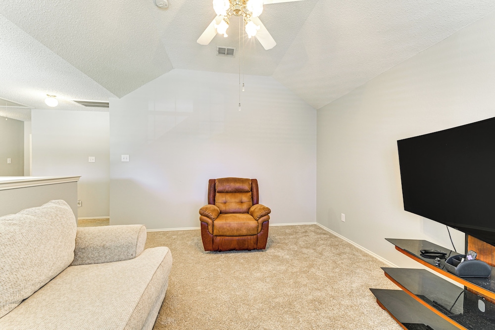 DFW Sports Hub: Home w/ Pool & Hot Tub in Frisco!