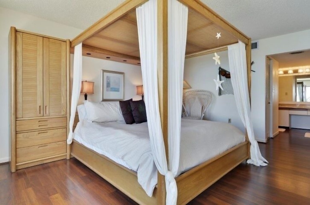 Direct Oceanfront With Private Staircase To Beach Prestigious Islamorada Condocomplex 2 Bedroom Condo by RedAwning view 2