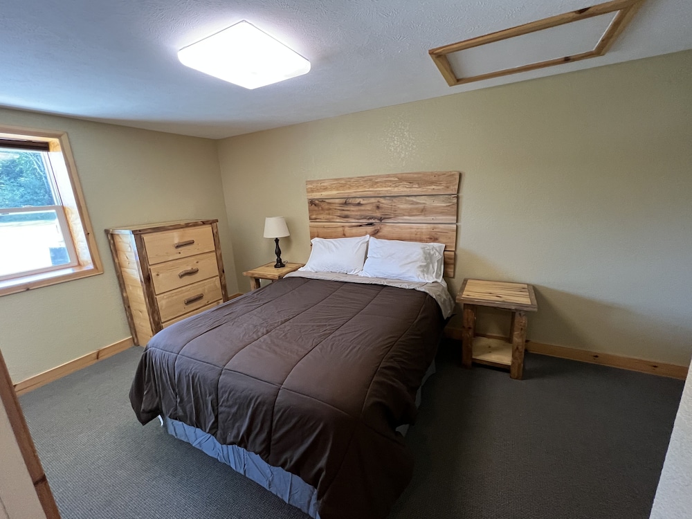 Tahquamenon Suites Lodging