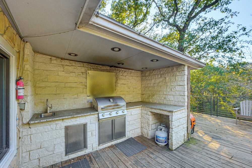 Game Room, Trails! 30-acre Lakefront Streetman Gem