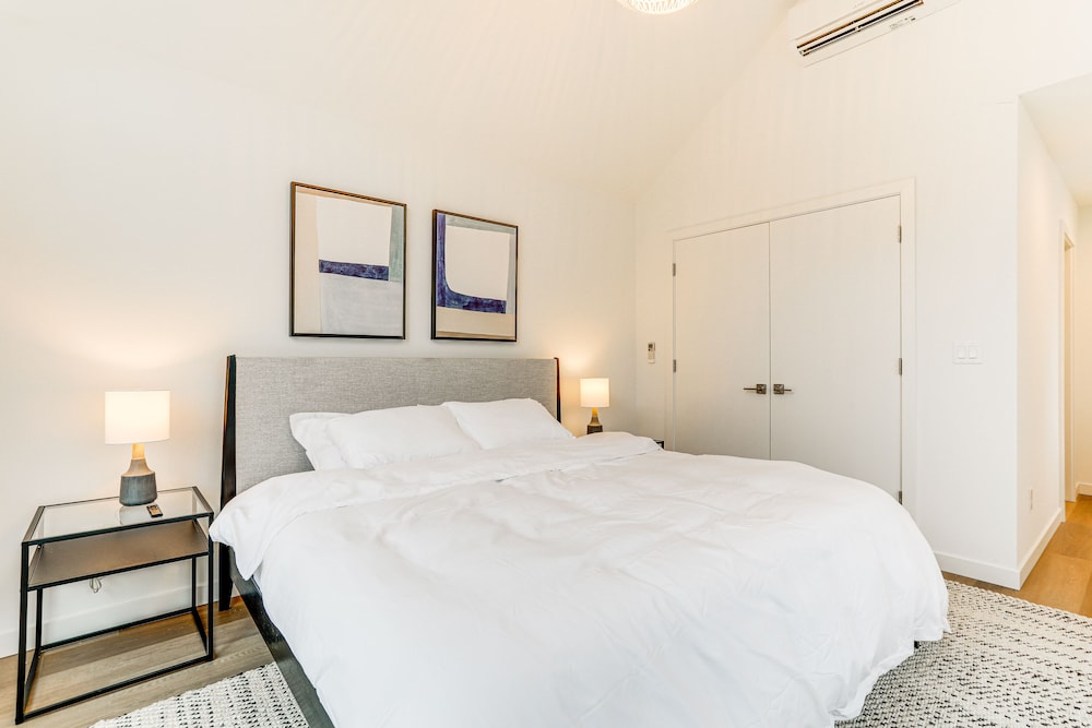 Modern Seattle Townhome: Walk to Light Rail! view 4