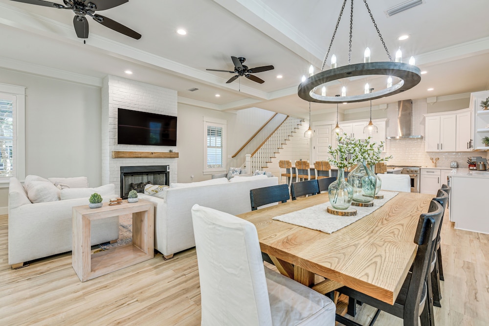 Walk to Gulf: Modern Retreat in Santa Rosa Beach!