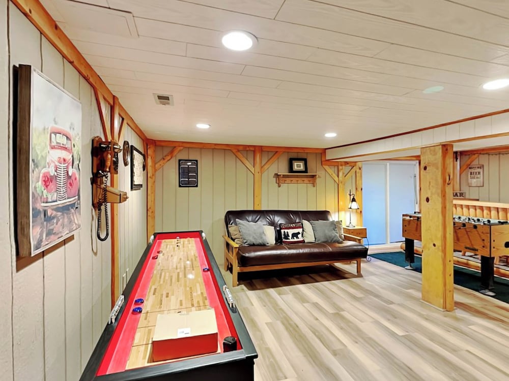 Cozy Cabin by Taylor Made Deep Creek