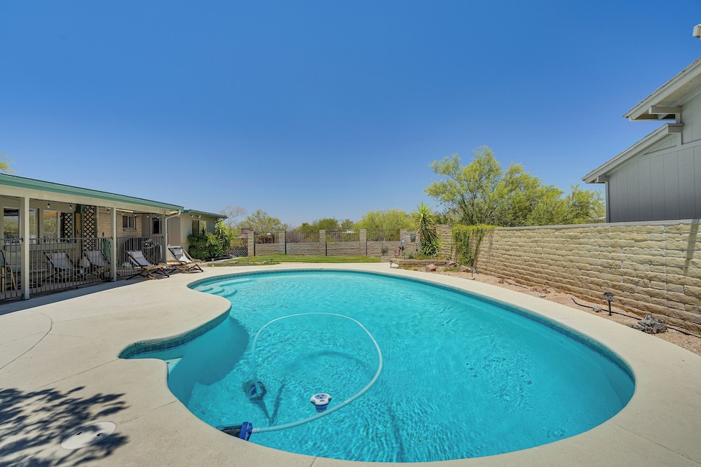 Near Catalina Hiking Trails: Mtn-view Home w/ Pool