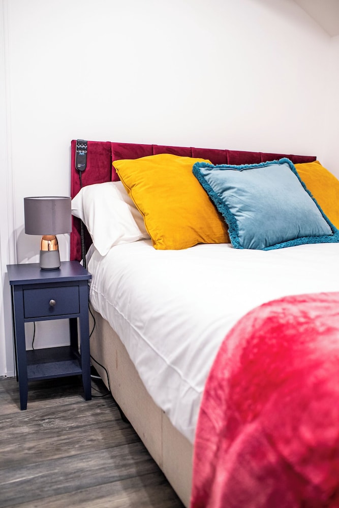 Belfast Bliss Apartment - Modern & Cozy Retreat view 3