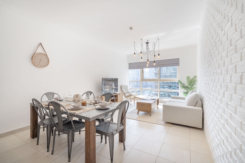 Elegant 1-bedroom Apartment for 4 in Dubai Marina