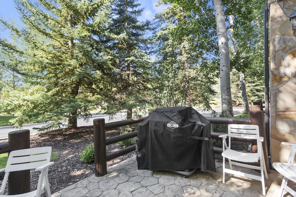 Deer Lake Village at Deer Valley Resort - Four Bedroom Condo with Hot Tub #2478 4 Condo