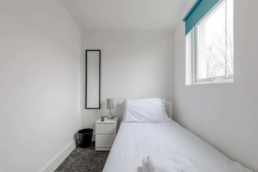 Spacious & Newly Renovated 4BD House East Ham!