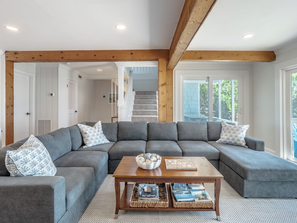 Surfside Cottage by Topsail Realty