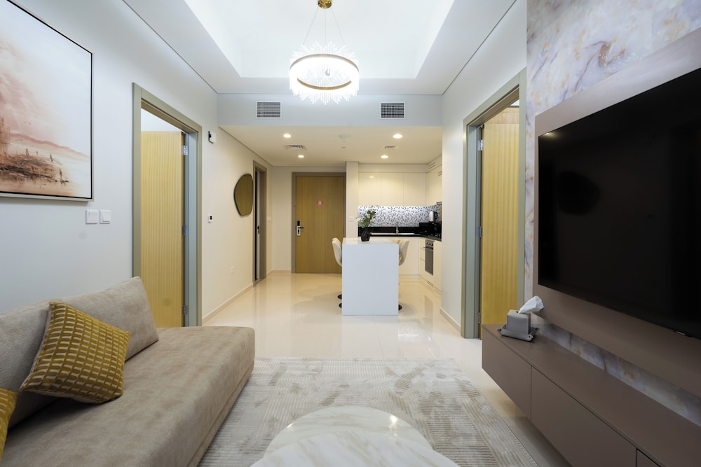 Lux 2BR Aykon Escape in Business Bay
