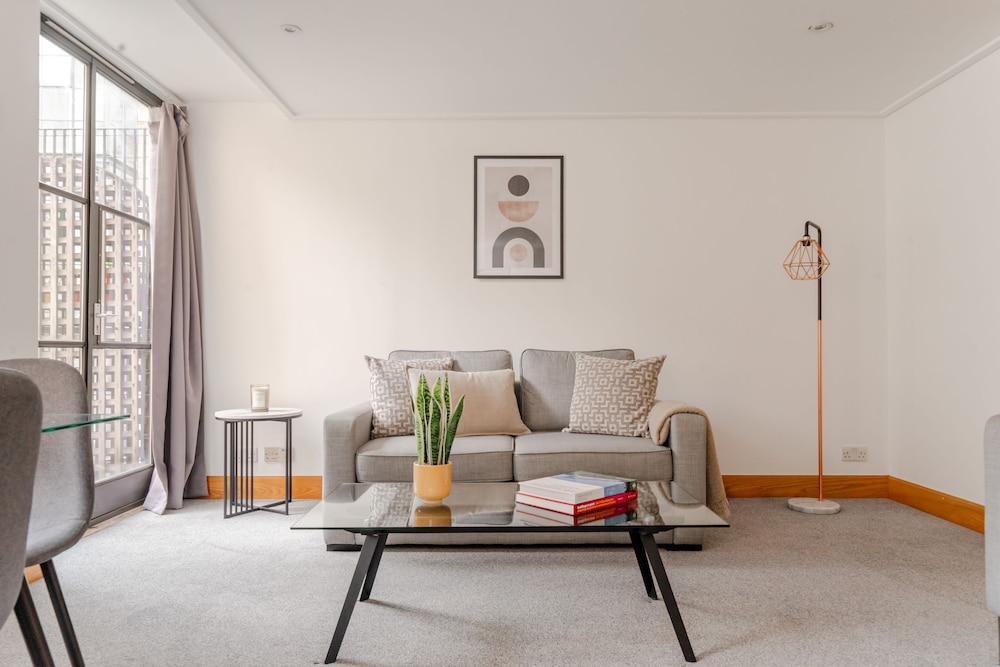 Holborn Penthouse Apartment with Terrace