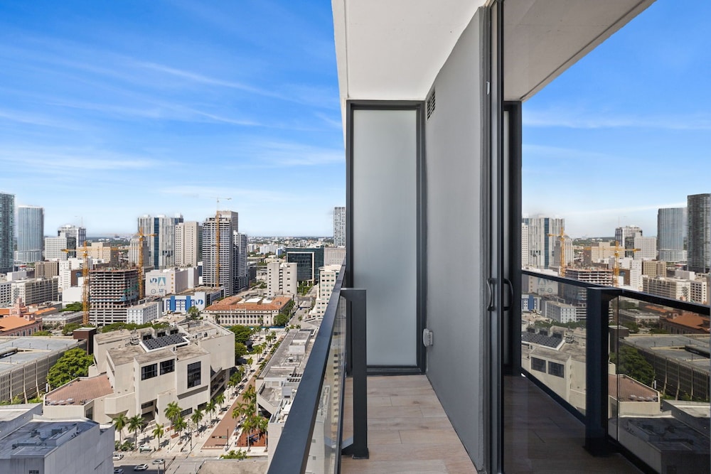 Exquisite Bay View Studio at Miami