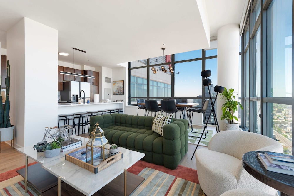 Group Stay 3 Penthouses in the Same Building