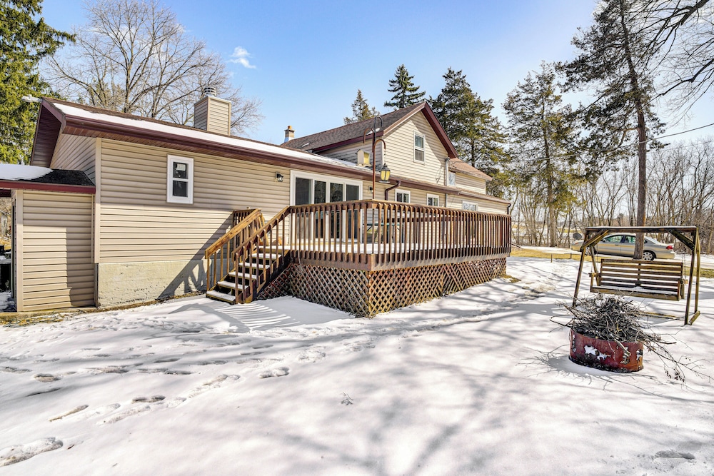 2 Mi to Road America: Pet-friendly Duplex!