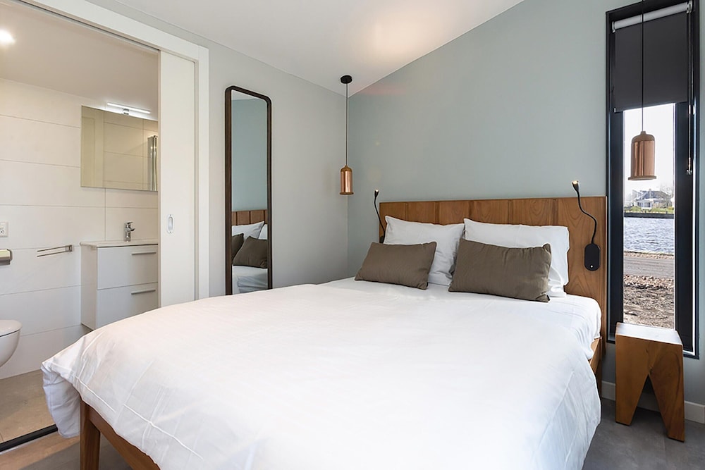 Docklodge Stay by the Water