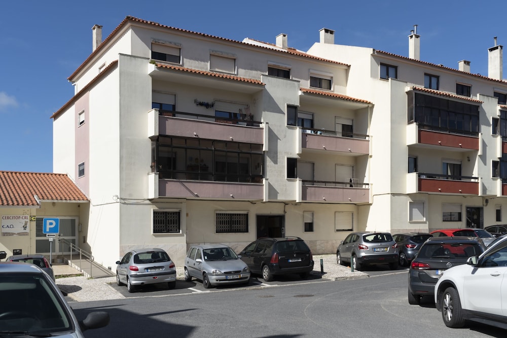 Cozy Family Room 4 in Central Sintra, Steps From Olga Cadaval Cultural Center