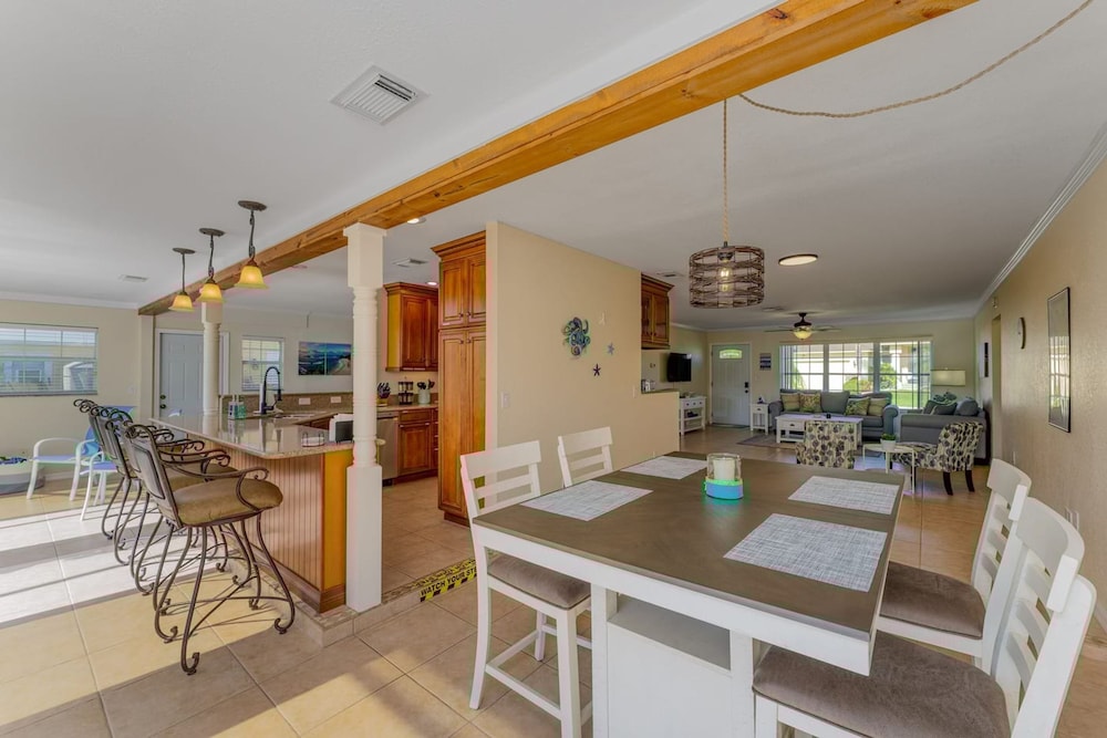 Gogo House in Port Charlotte view 5