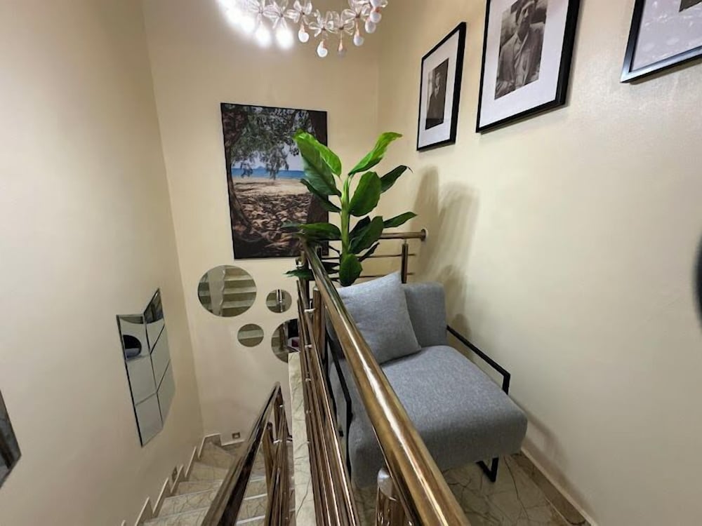 Elconia Apartments