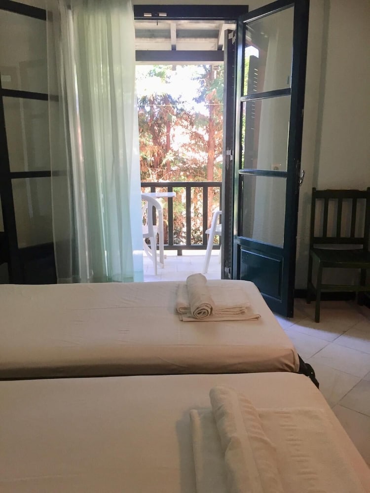 Nikos Apartments