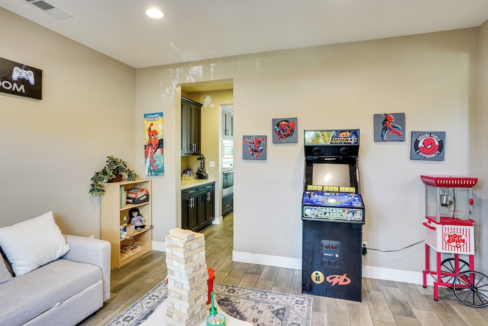 3 Mi to Disneyland: Home w/ Hot Tub + Game Room