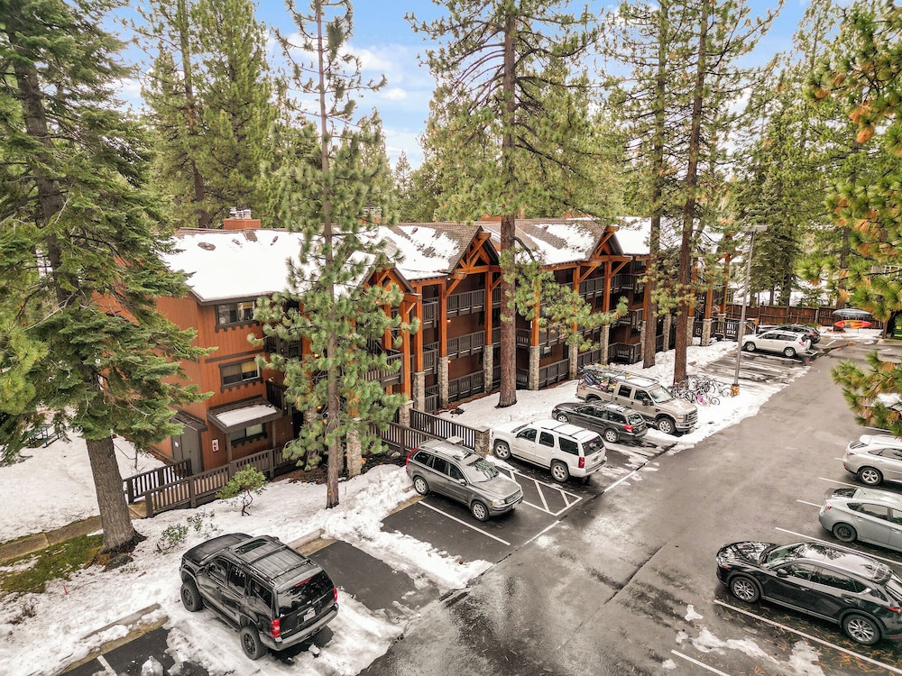 Sierra Pines Retreat Sleeps 6!