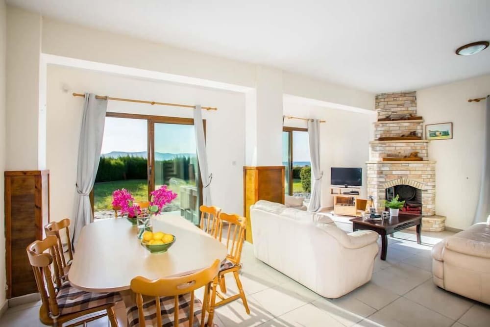 Villa Nicol Blue Bay view 4