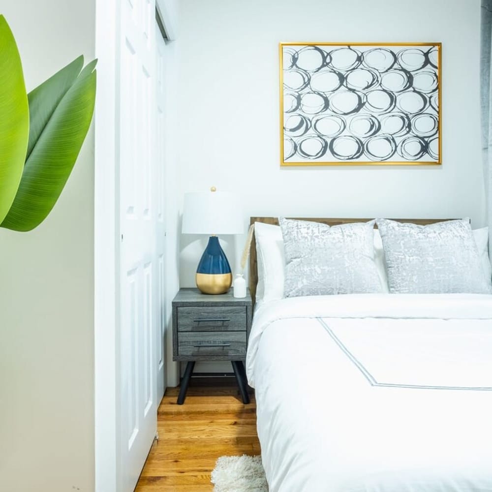 49-3b Newly Renovated 2BR W D Midtown East