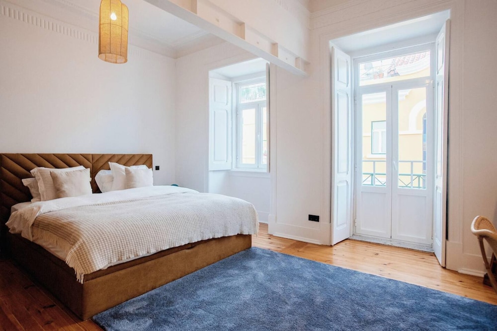 Modern and Luxurious Apartment in Lisbon view 3
