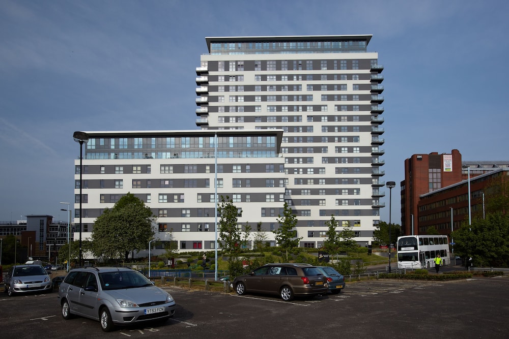 Basingstoke Vacations - Skyline Plaza by Viridian Apartments - Property Image 3